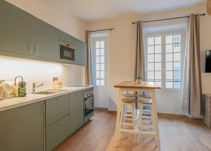 Daire In The Heart Of Saint-Tropez